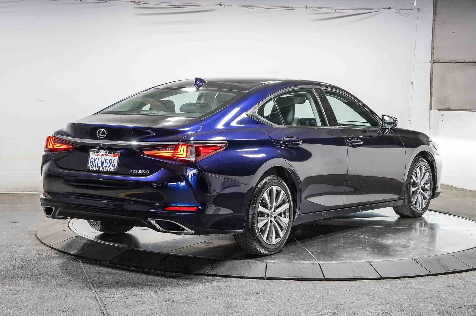 Thumbnail: 2019 Lexus ES - 4