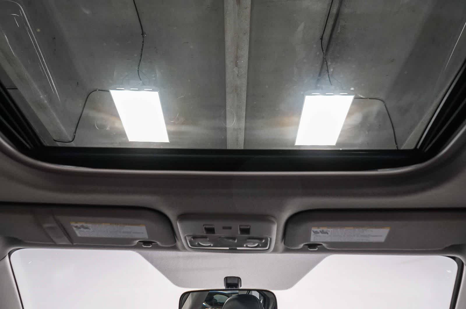 Thumbnail: 2016 Toyota Prius c - 16