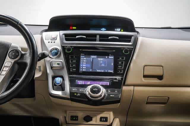 Thumbnail: 2017 Toyota Prius v - 13