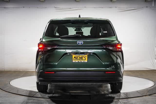 2024 Toyota Sienna LE 3