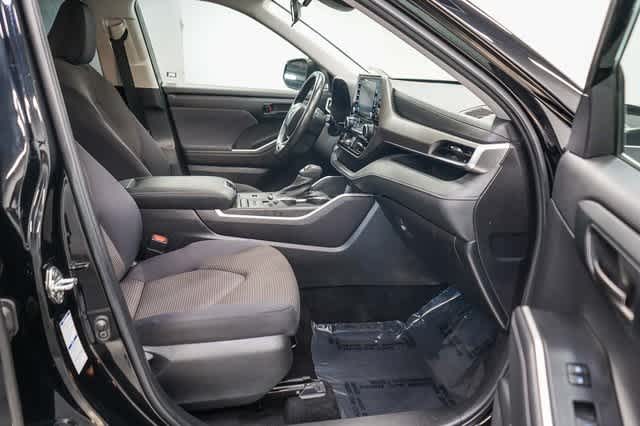 Thumbnail: 2022 Toyota Highlander - 17