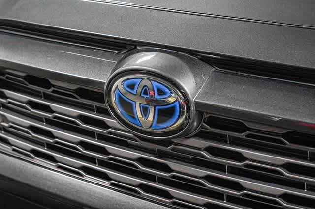 Thumbnail: 2021 Toyota RAV4 - 9