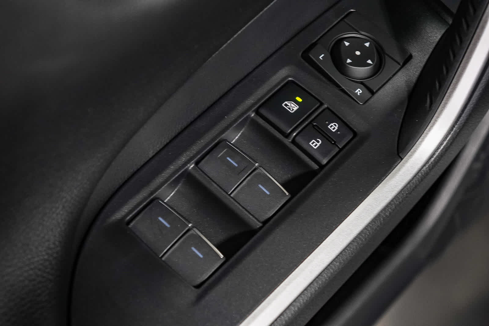 Thumbnail: 2025 Toyota RAV4 - 25