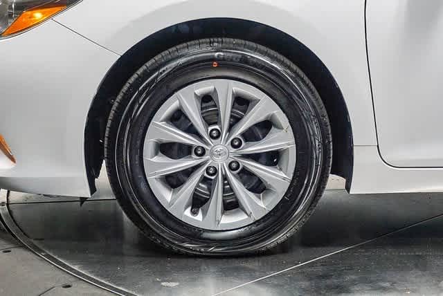 Thumbnail: 2017 Toyota Camry - 10