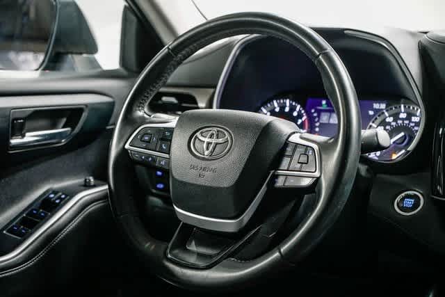 Thumbnail: 2022 Toyota Highlander - 16