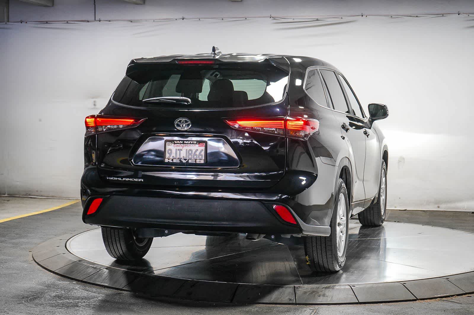 Thumbnail: 2023 Toyota Highlander - 6