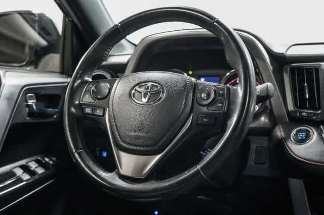 Thumbnail: 2018 Toyota RAV4 - 16