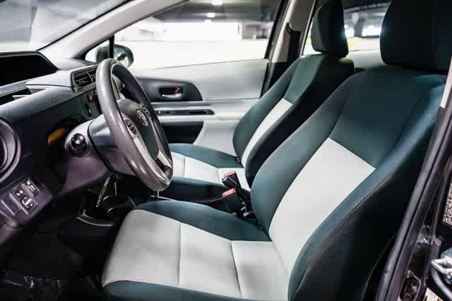 Thumbnail: 2014 Toyota Prius c - 16