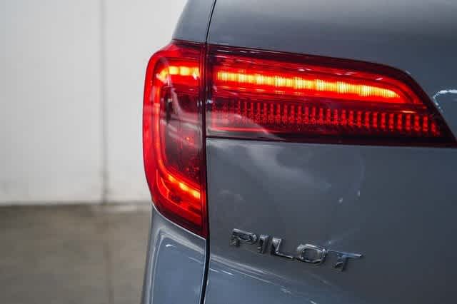 Thumbnail: 2017 Honda Pilot - 11