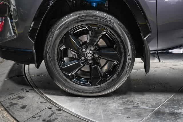 Thumbnail: 2021 Toyota RAV4 - 10