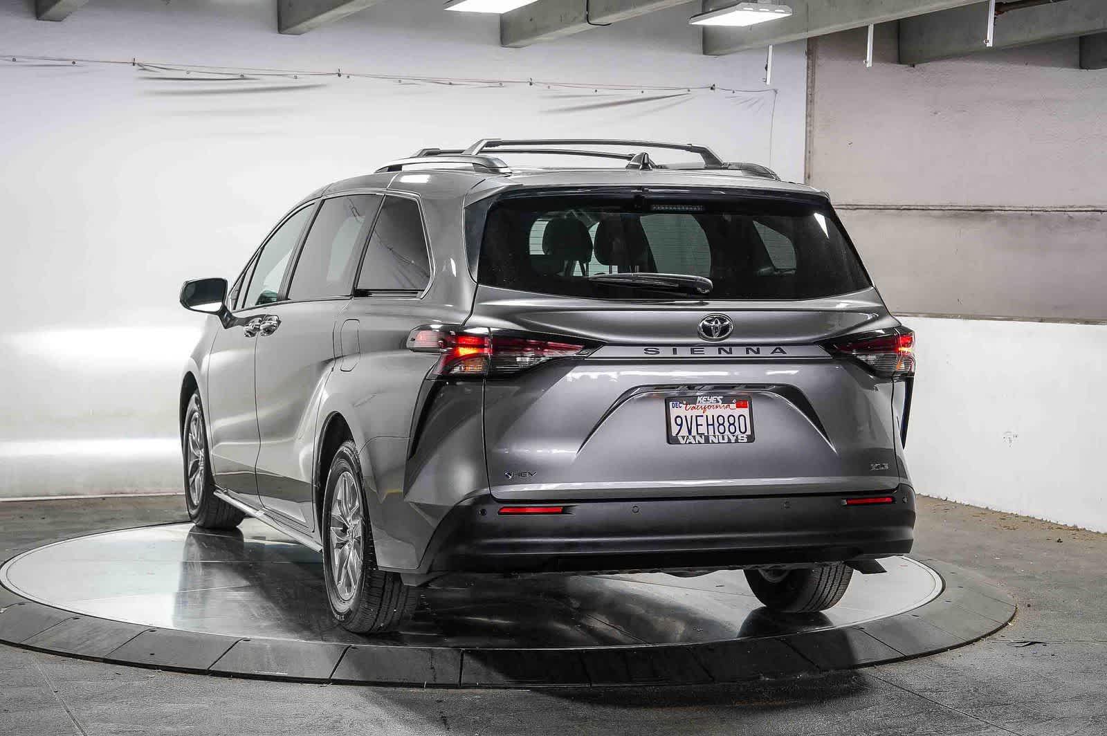 Thumbnail: 2026 Toyota Sienna - 4