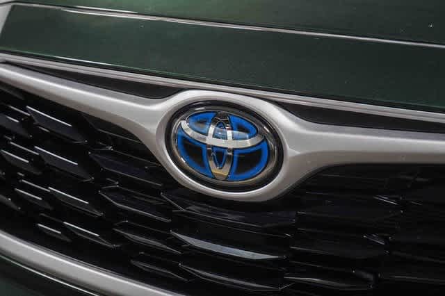 Thumbnail: 2023 Toyota Highlander - 9