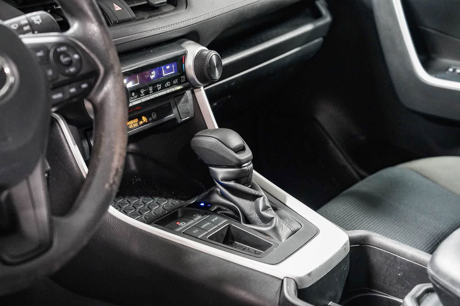 Thumbnail: 2022 Toyota RAV4 - 24