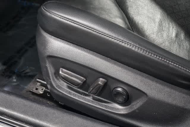 Thumbnail: 2019 Toyota Camry - 23