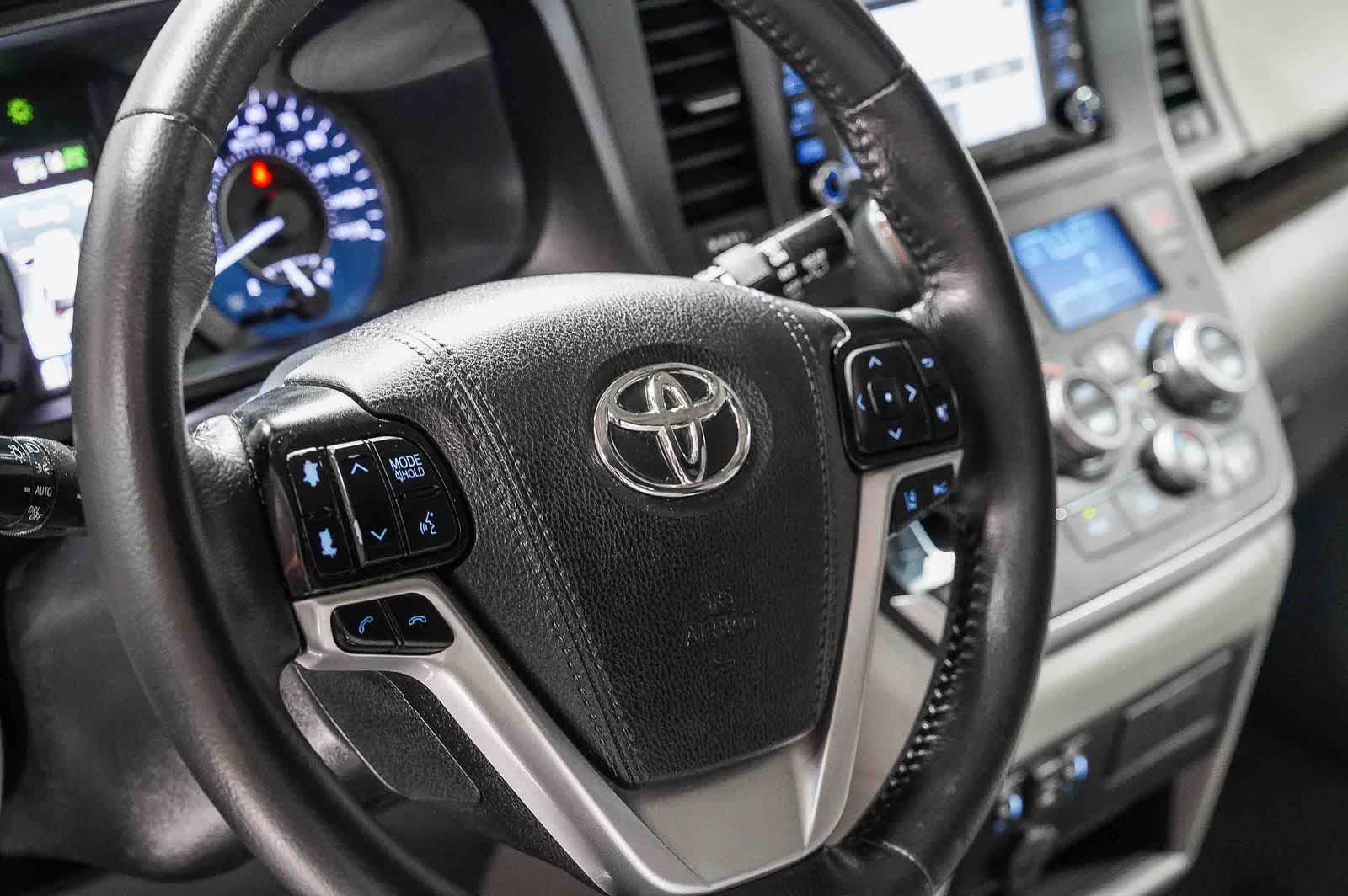 Thumbnail: 2020 Toyota Sienna - 21