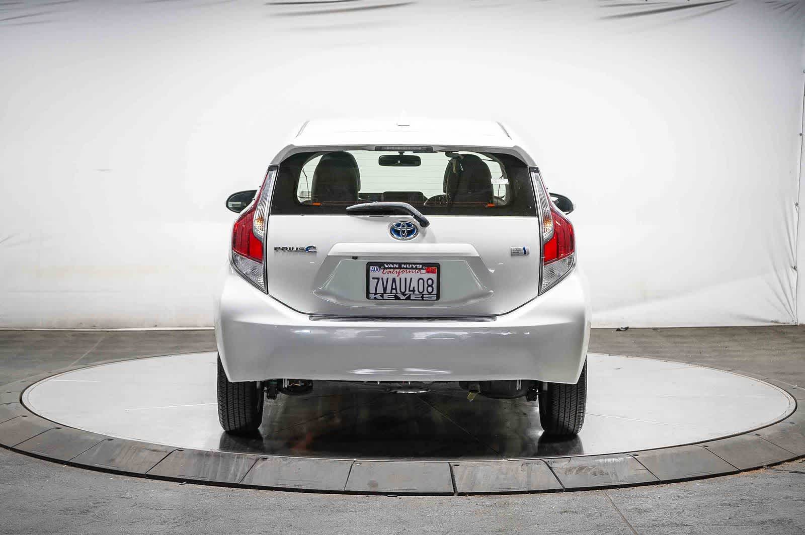 Thumbnail: 2016 Toyota Prius c - 5