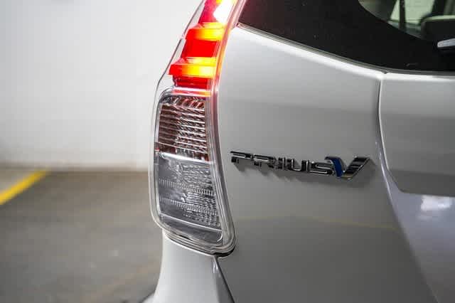 Thumbnail: 2017 Toyota Prius v - 11