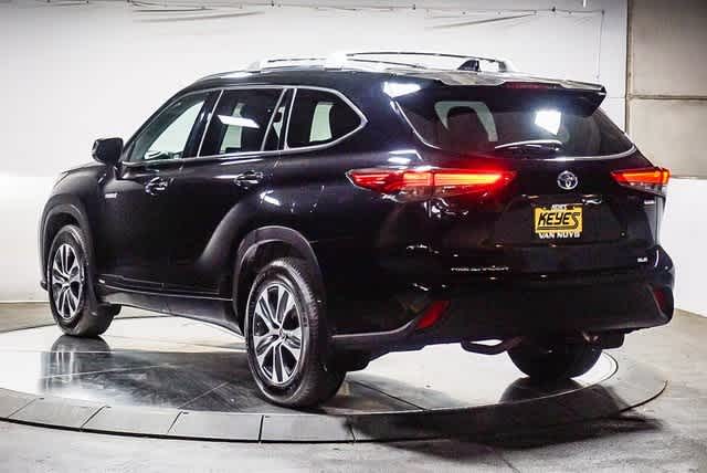 Thumbnail: 2021 Toyota Highlander - 2