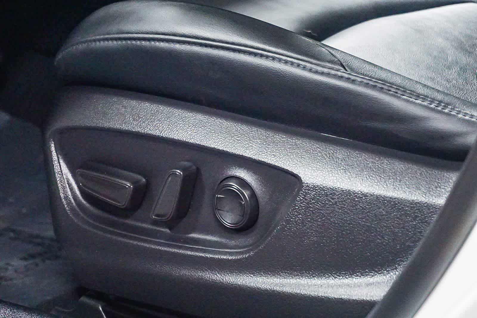 Thumbnail: 2019 Toyota Prius Prime - 21