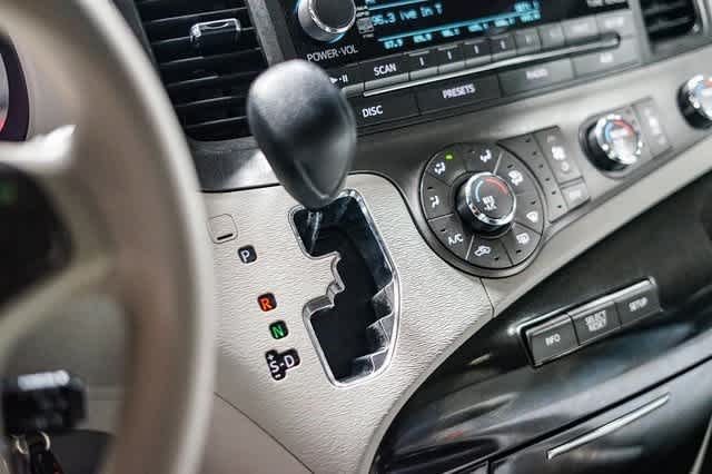 Thumbnail: 2012 Toyota Sienna - 21