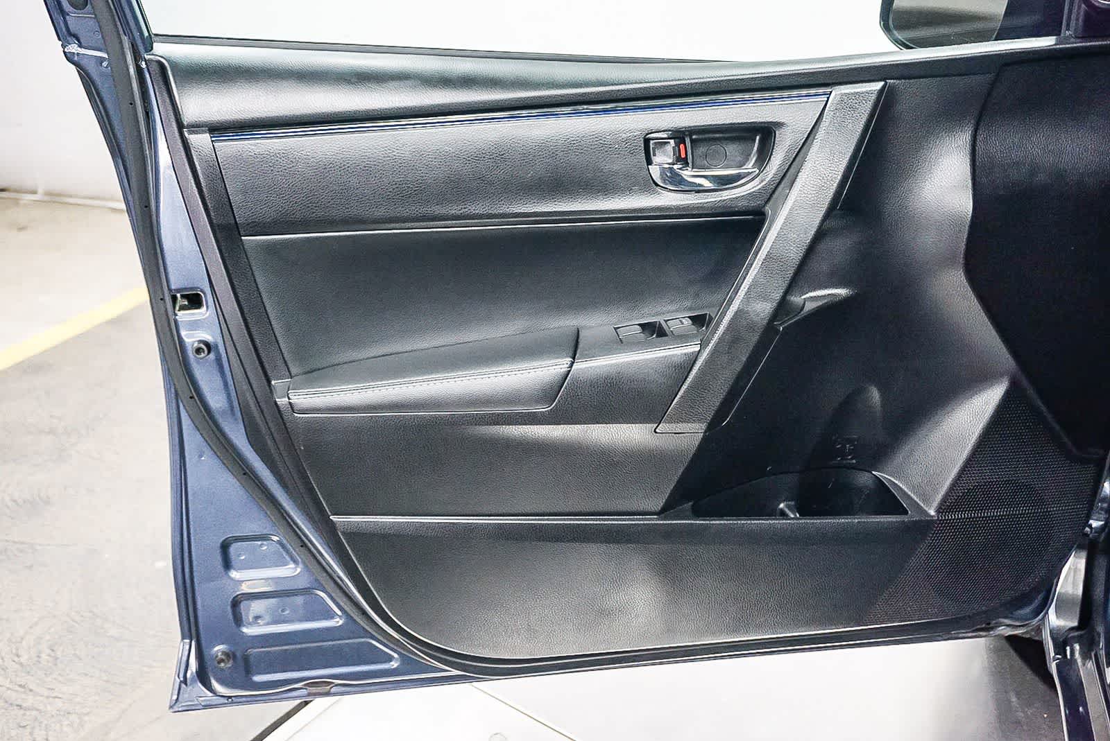 Thumbnail: 2018 Toyota Corolla - 21