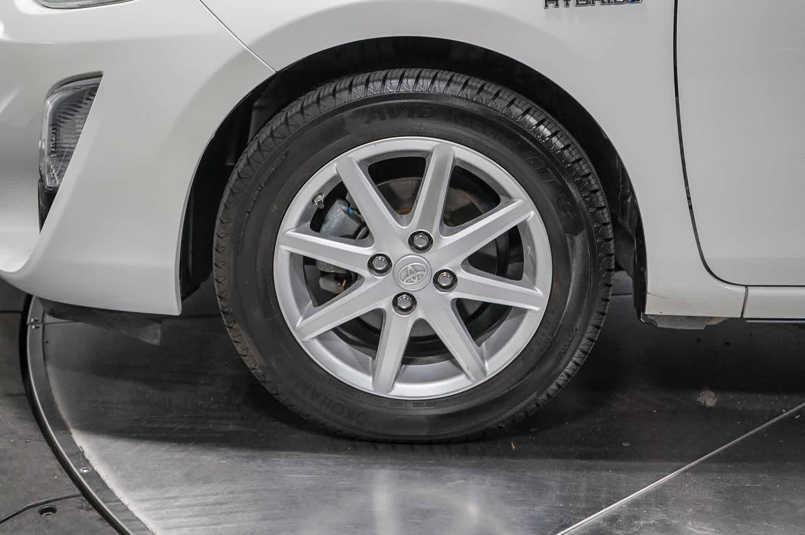 Thumbnail: 2016 Toyota Prius c - 9