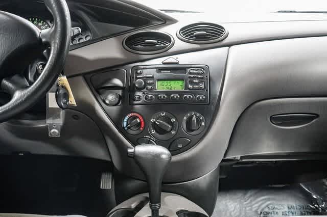 Thumbnail: 2002 Ford Focus - 13