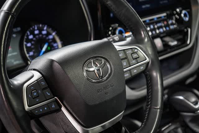 Thumbnail: 2022 Toyota Highlander - 22
