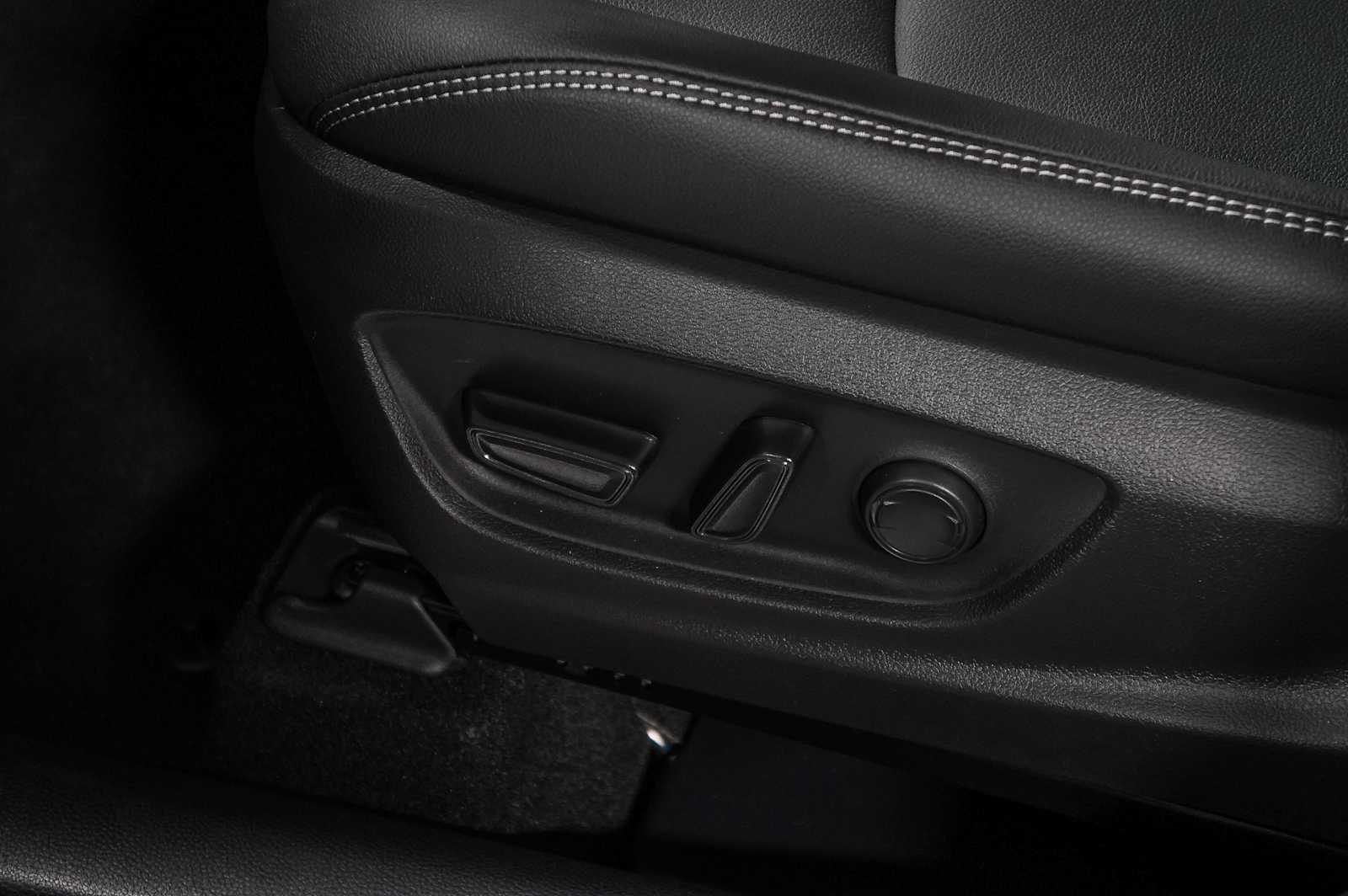 Thumbnail: 2025 Toyota Corolla Cross - 27