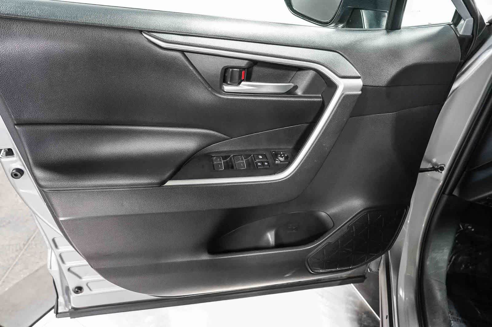 Thumbnail: 2024 Toyota RAV4 - 21