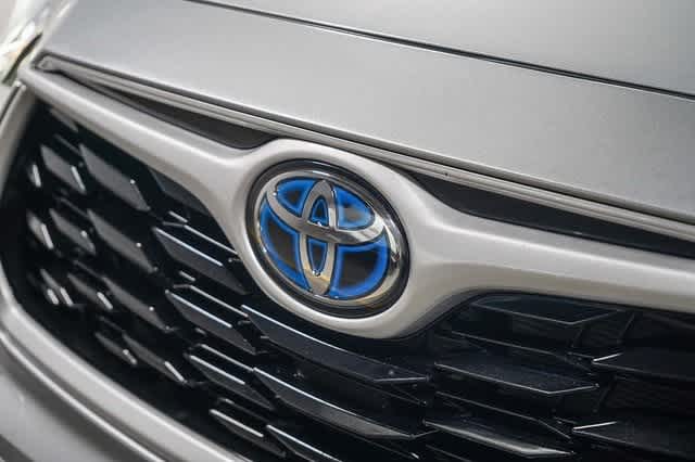Thumbnail: 2022 Toyota Highlander - 8