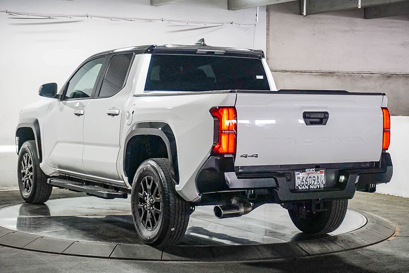 Thumbnail: 2024 Toyota Tacoma - 9
