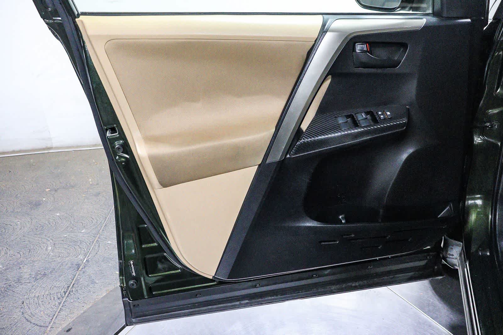 Thumbnail: 2013 Toyota RAV4 - 22