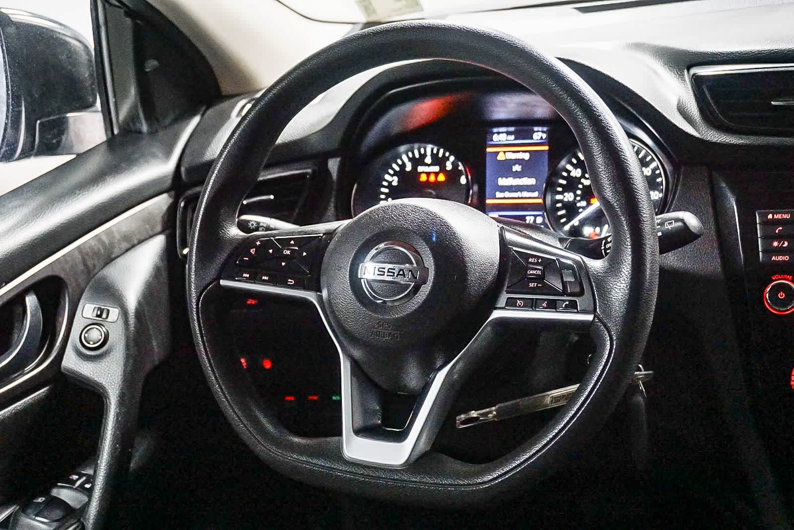 Thumbnail: 2020 Nissan Rogue Sport - 17