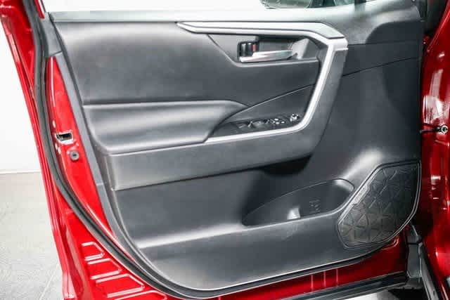 Thumbnail: 2021 Toyota RAV4 - 18