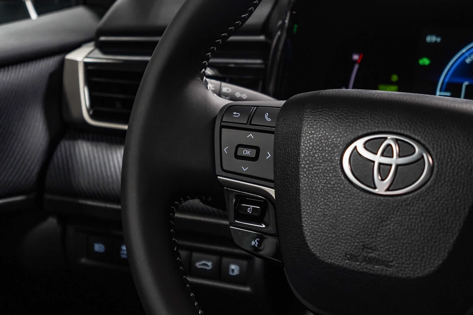 2025 Toyota Camry SE 18