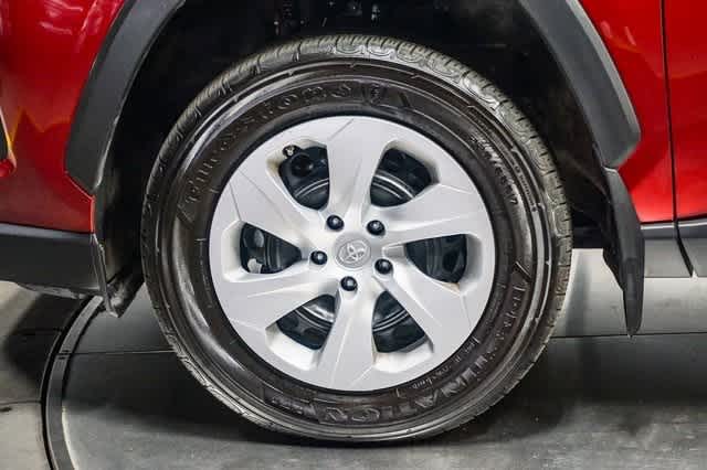 Thumbnail: 2024 Toyota RAV4 - 10