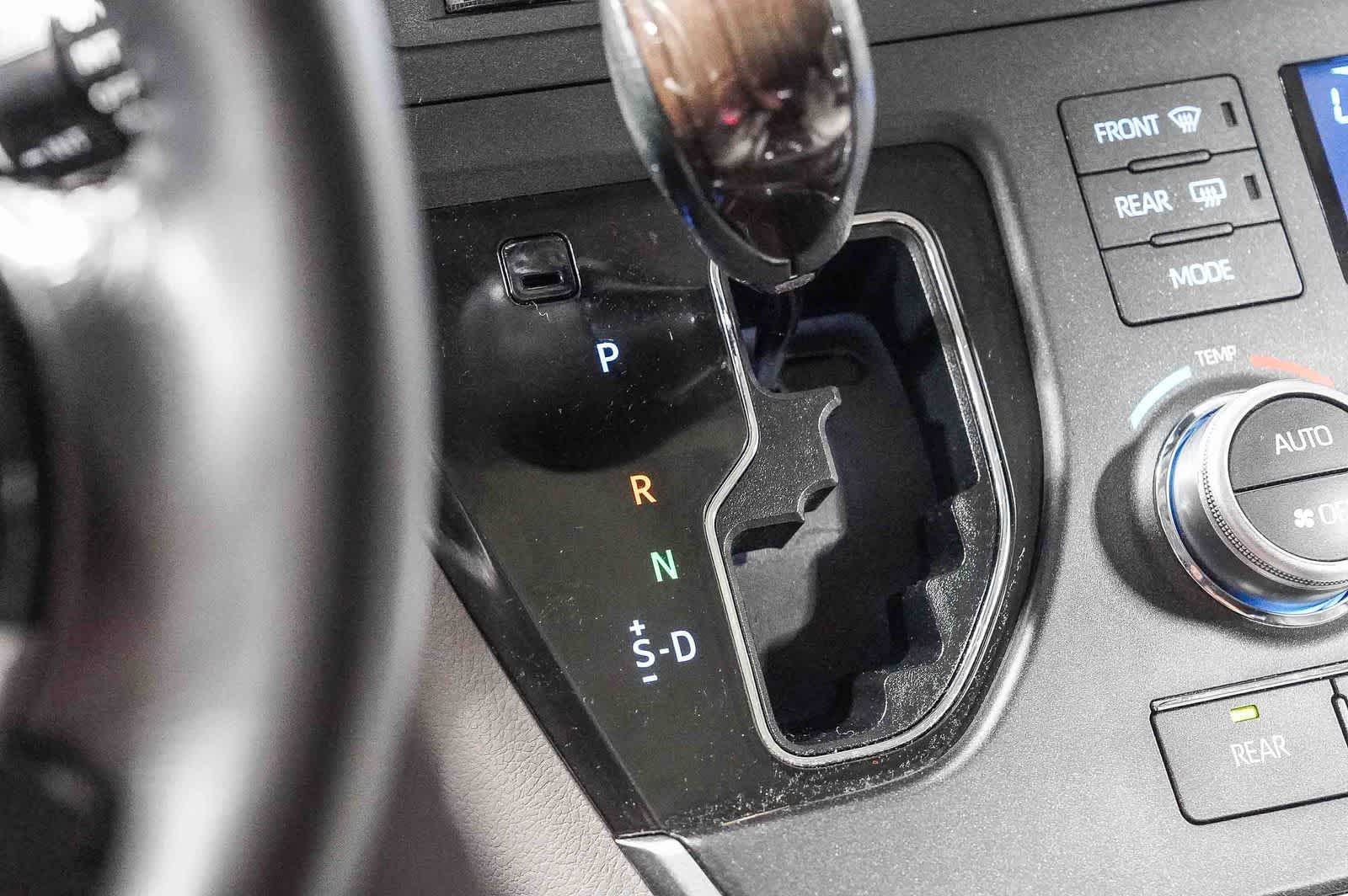 Thumbnail: 2020 Toyota Sienna - 24