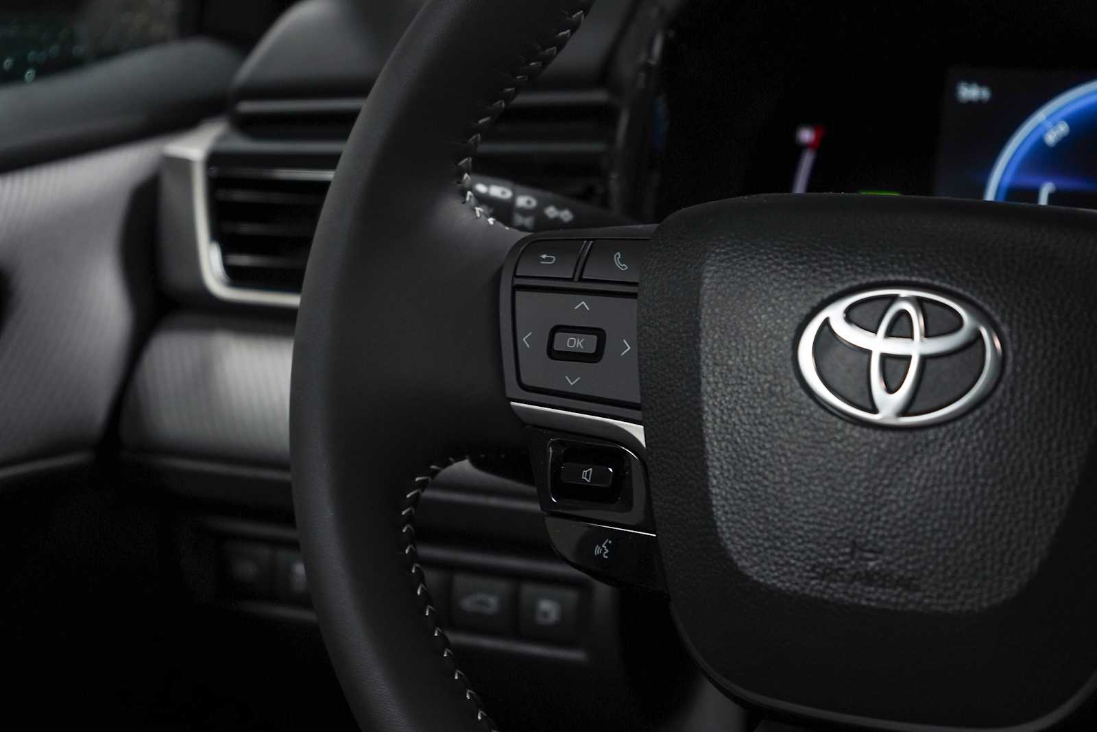 Thumbnail: 2025 Toyota Camry - 13