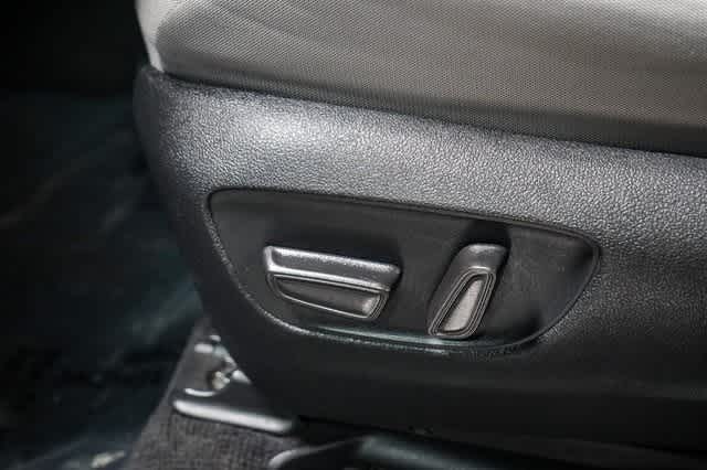 2024 Toyota Sienna LE 23
