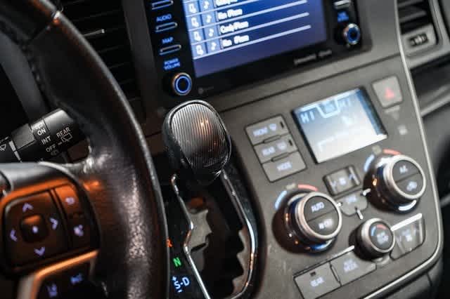 Thumbnail: 2020 Toyota Sienna - 22