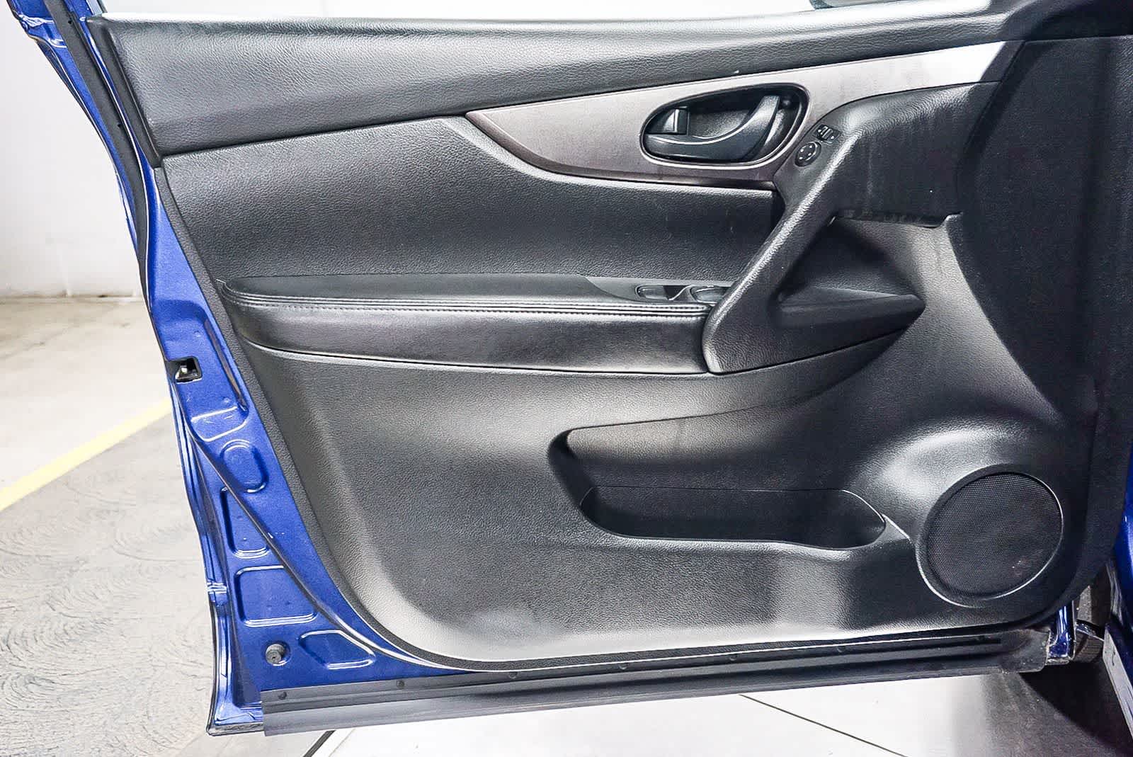 Thumbnail: 2020 Nissan Rogue Sport - 23