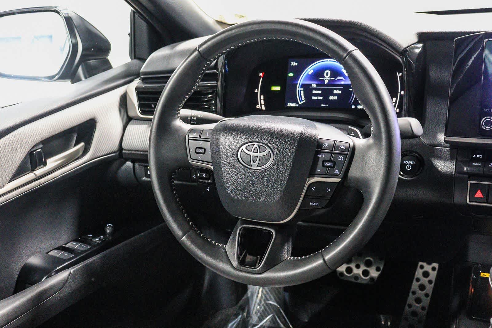 Thumbnail: 2025 Toyota Camry - 17