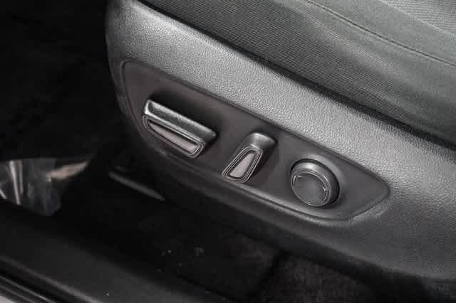 Thumbnail: 2021 Toyota RAV4 - 23