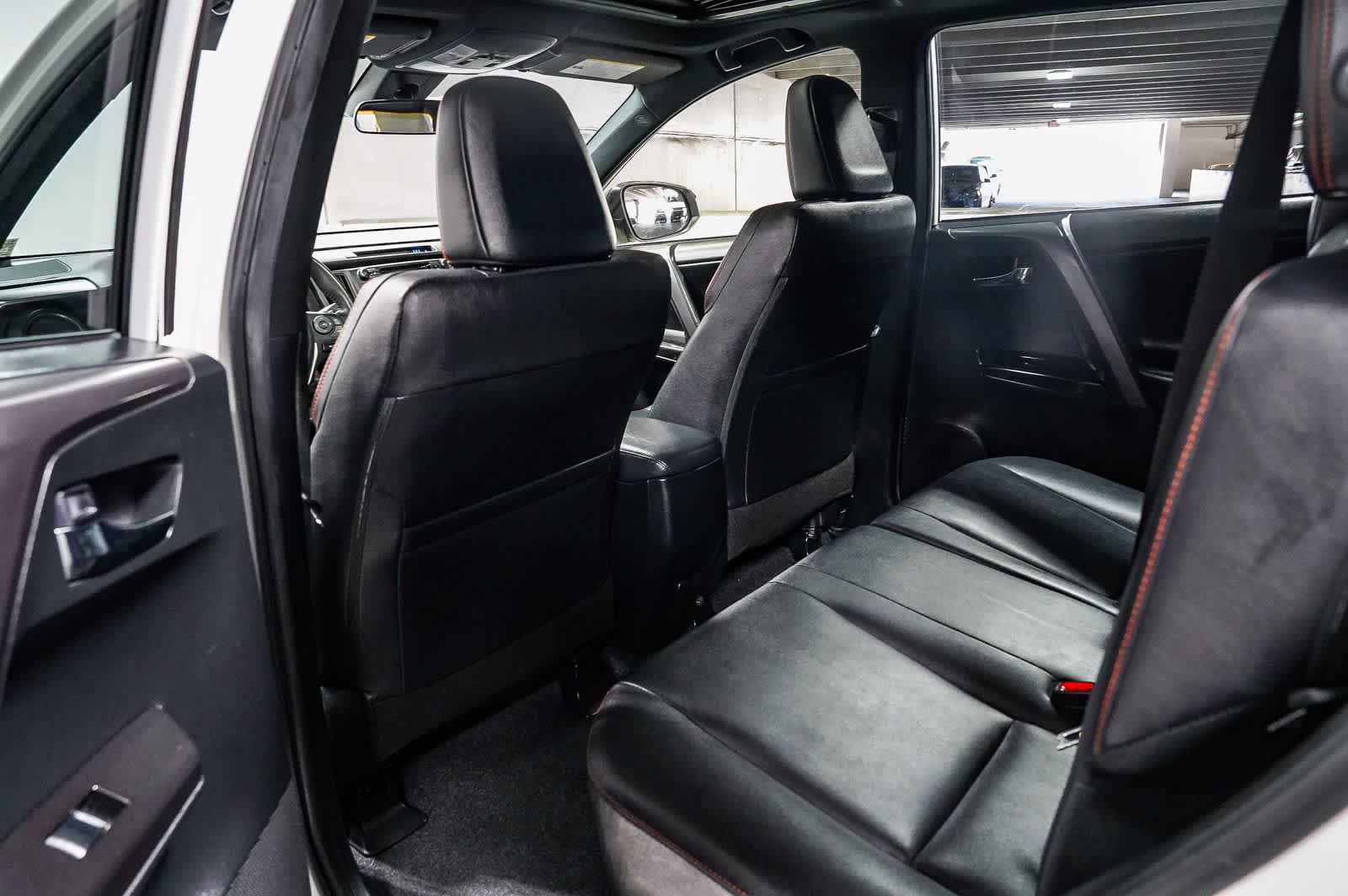 Thumbnail: 2018 Toyota RAV4 - 19