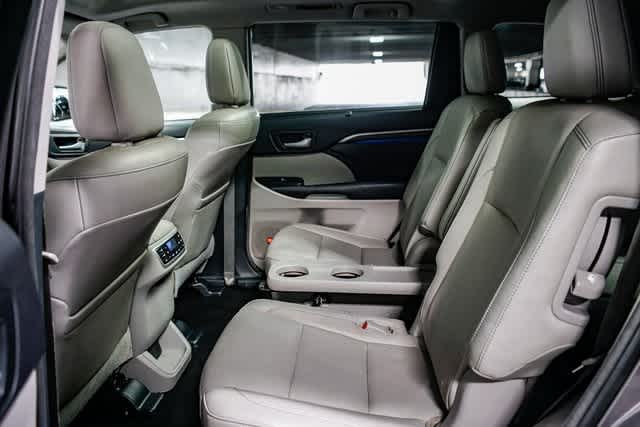 2015 Toyota Highlander Limited Platinum 18