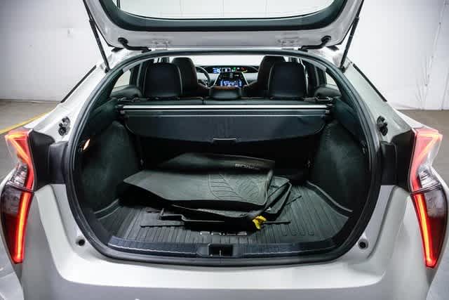 2017 Toyota Prius Four 28