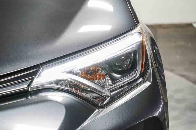 Thumbnail: 2017 Toyota RAV4 - 7