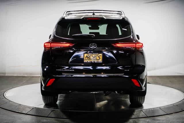 Thumbnail: 2023 Toyota Highlander - 3