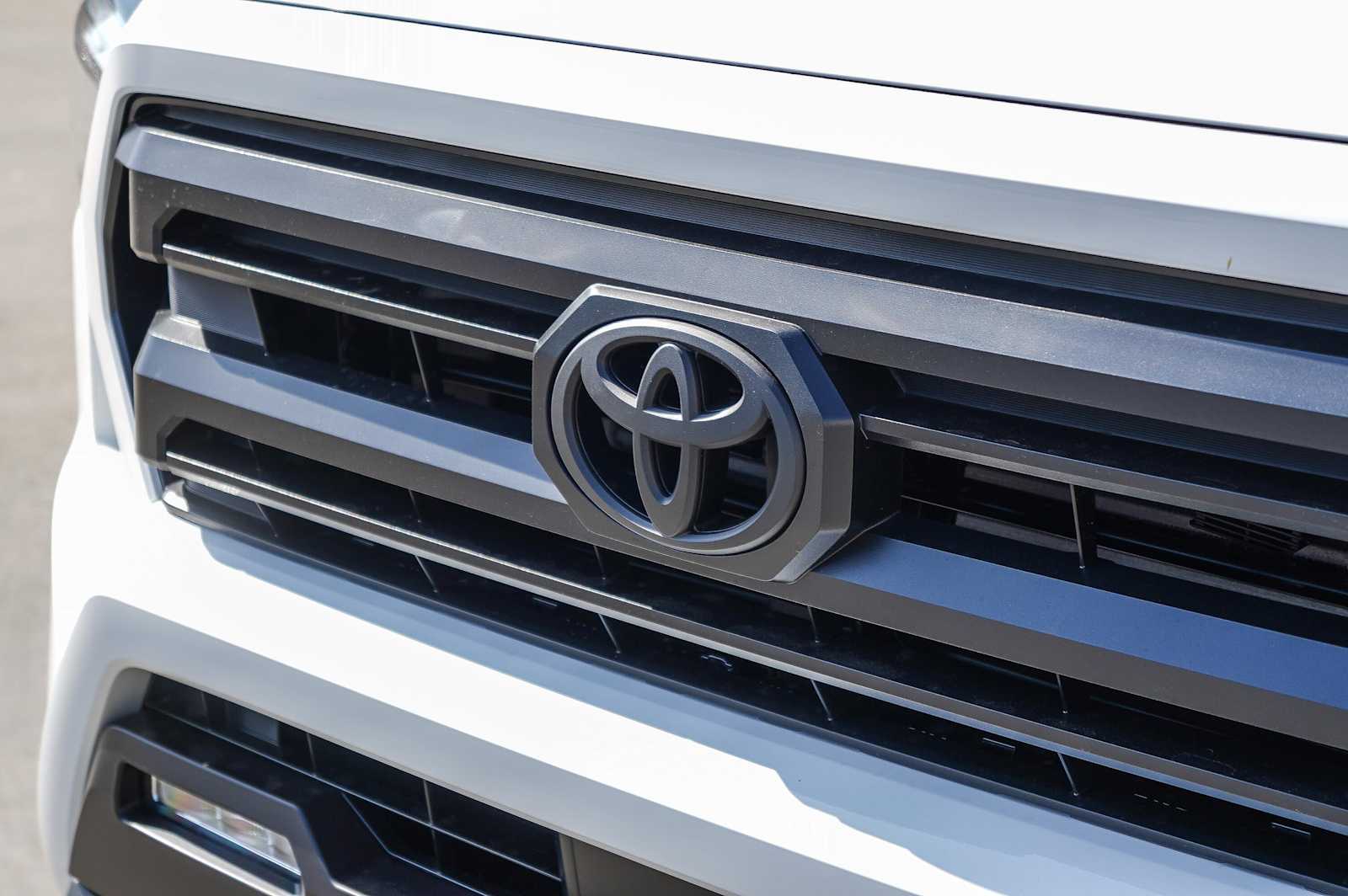 2025 Toyota Tacoma SR5 9